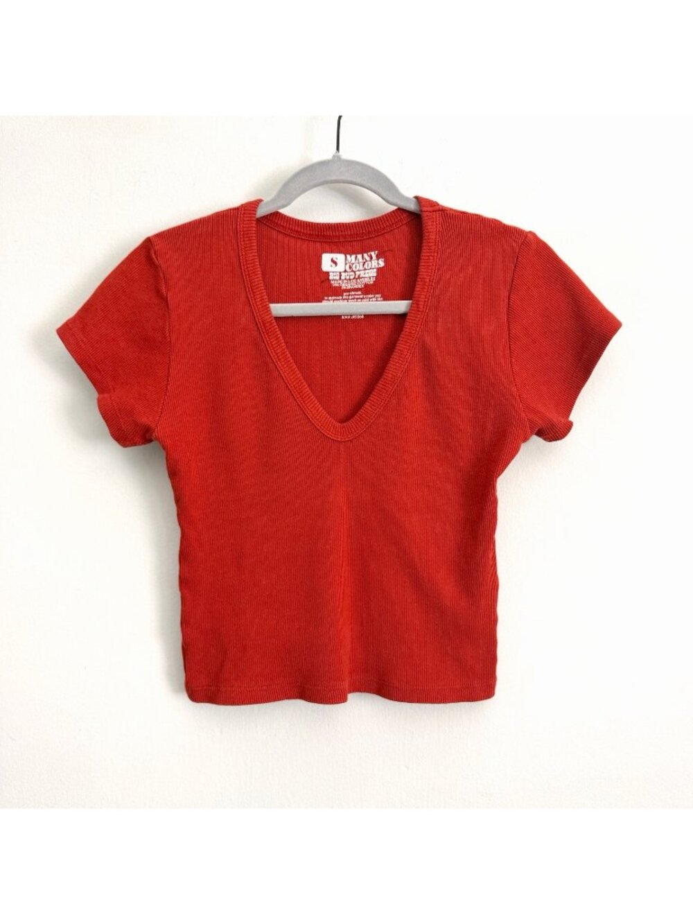 Big Bud Press Red Many Colors Short Sleeve Ribbed V-Neck Tee Shirt Women’s Small